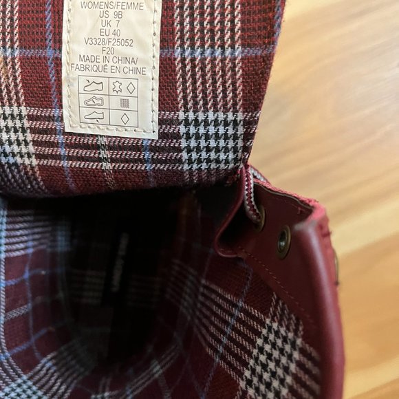 Lands' End Women's duck boots, Maroon, Sz 9B LIKE NEW (worn only once!) - Picture 3 of 5